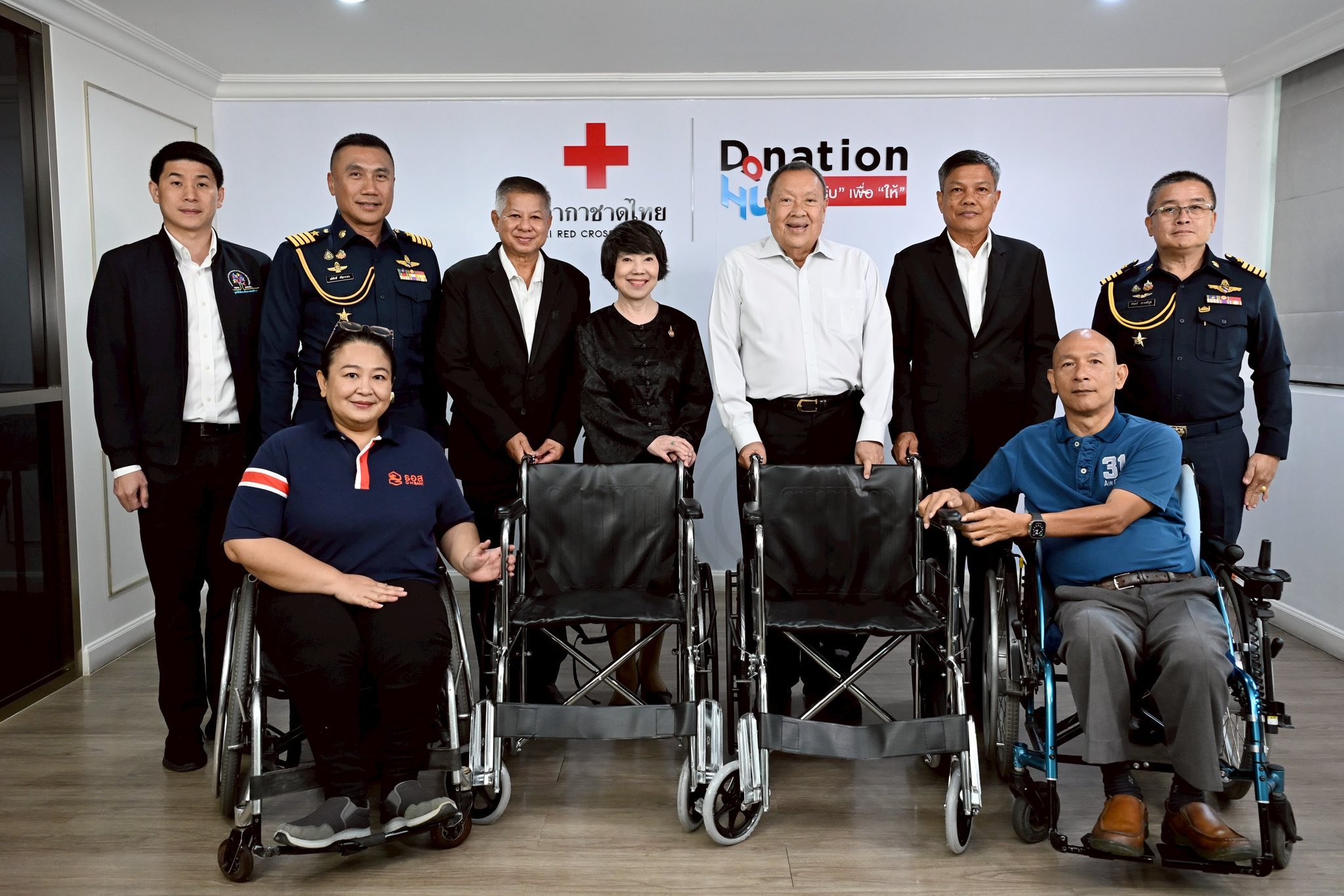 มูลนิธิพัฒนาศักยภาพคนพิการ ร่วมกับกองทัพอากาศรับมอบอุปกรณ์ช่วยเหลือคนพิการจากสภากาชาดไทย